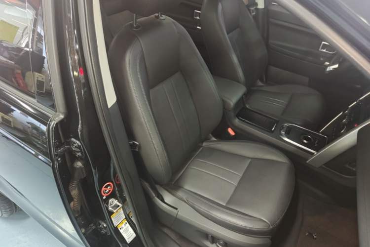 Used Land Rover Discovery Sport 2018 240 PS SE Version Right Front Seat