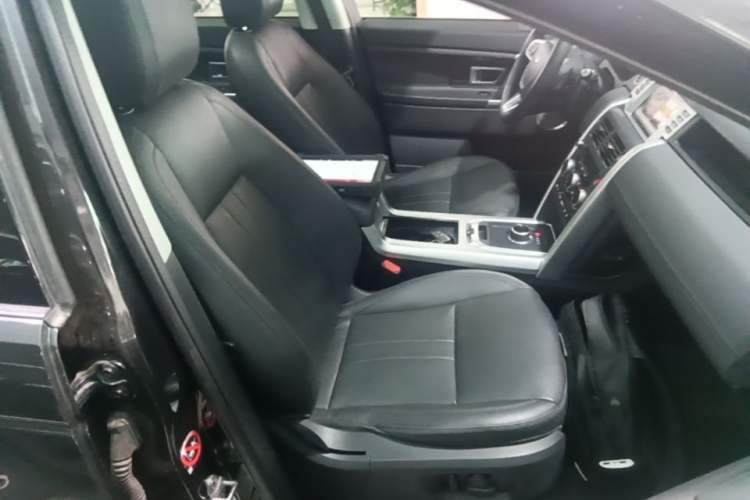 Used Land Rover Discovery Sport 2018 240 PS SE Version Right Front Seat