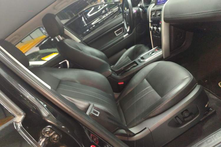 Used Land Rover Discovery Sport 2018 240 PS SE Version Right Front Seat