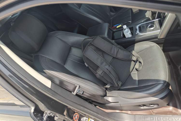 Used Land Rover Discovery Sport 2018 240 PS SE Version Right Front Seat