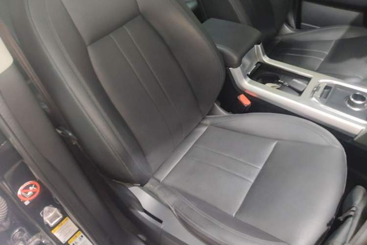 Used Land Rover Discovery Sport 2018 240 PS SE Version Right Front Seat