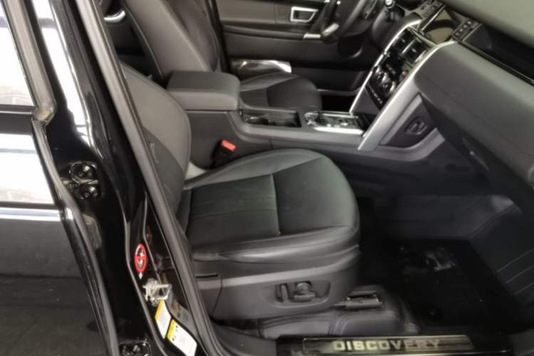 Used Land Rover Discovery Sport 2018 240 PS SE Version Right Front Seat