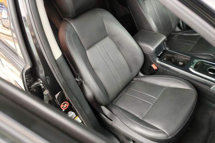 Used Land Rover Discovery Sport 2018 240 PS HSE Version Right Front Seat