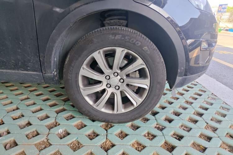 Used Land Rover Discovery Sport 2018 240 PS SE Version Right Front Wheel Hub