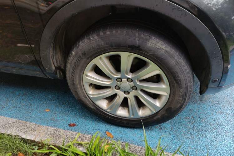Used Land Rover Discovery Sport 2018 240 PS PURE Edition Right Front Wheel Hub