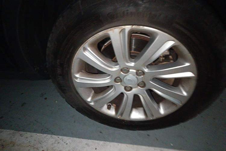 Used Land Rover Discovery Sport 2018 240 PS SE Version Right Front Wheel Hub