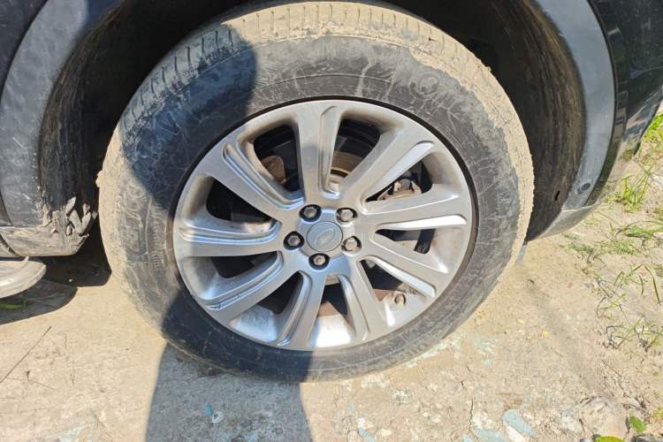 Used Land Rover Discovery Sport 2018 240 PS SE Version Right Front Wheel Hub