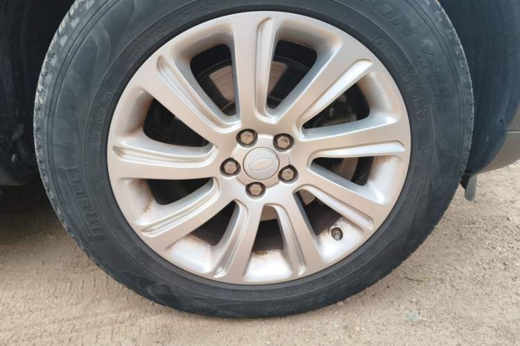 Used Land Rover Discovery Sport 2018 240 PS SE Version Right Front Wheel Hub