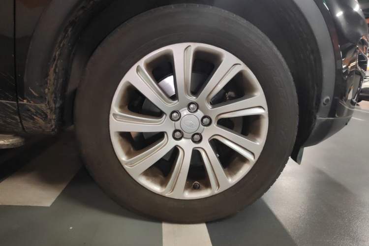 Used Land Rover Discovery Sport 2018 240 PS SE Version Right Front Wheel Hub