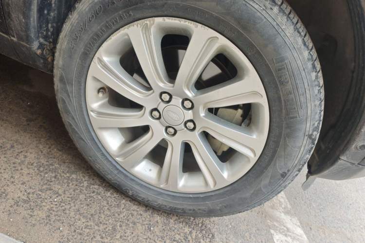 Used Land Rover Discovery Sport 2018 240 PS SE Version Right Front Wheel Hub
