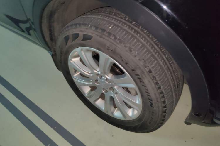 Used Land Rover Discovery Sport 2018 240 PS SE Version Right Front Wheel Hub
