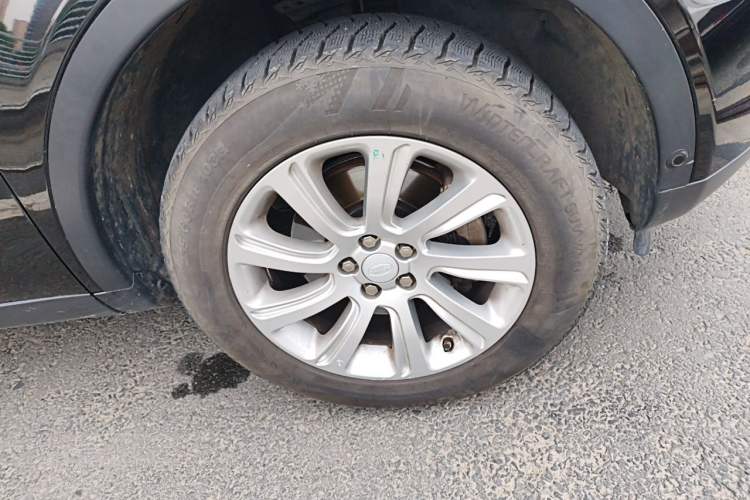 Used Land Rover Discovery Sport 2018 240 PS SE Version Right Front Wheel Hub
