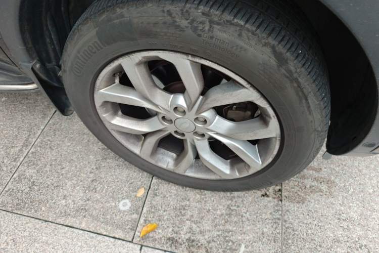 Used Land Rover Discovery Sport 2018 240 PS HSE Version Right Front Wheel Hub