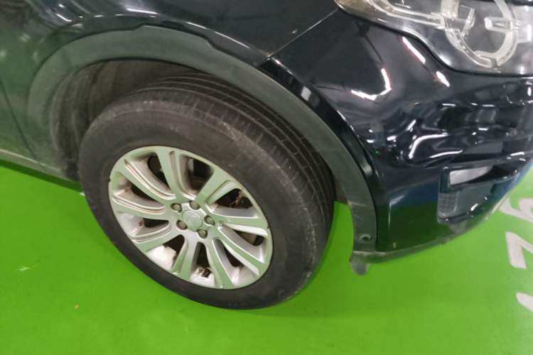 Used Land Rover Discovery Sport 2018 240 PS SE Version Right Front Wheel Hub