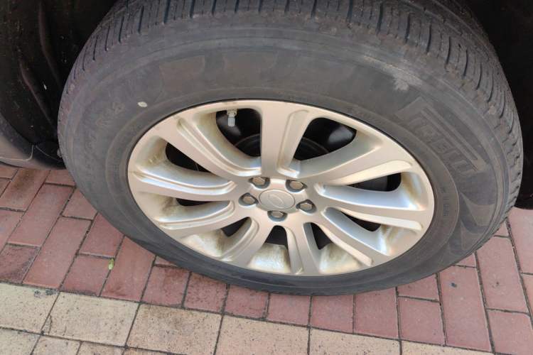 Used Land Rover Discovery Sport 2018 240 PS SE Version Right Front Wheel Hub
