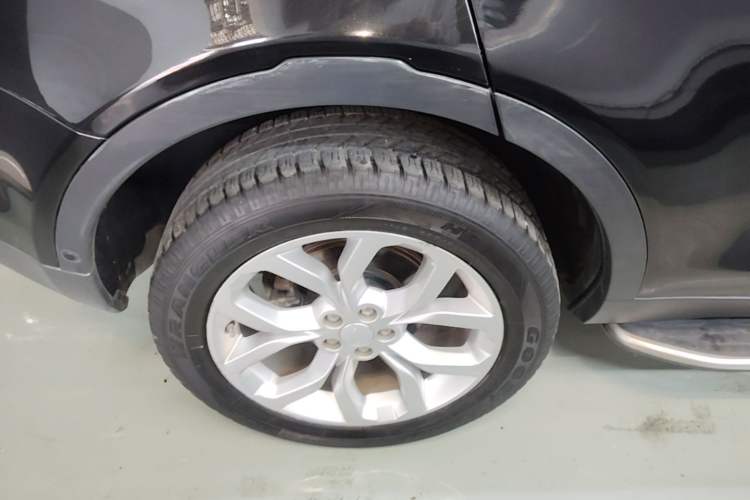 Used Land Rover Discovery Sport 2018 240 PS HSE Version Right Rear Wheel Hub