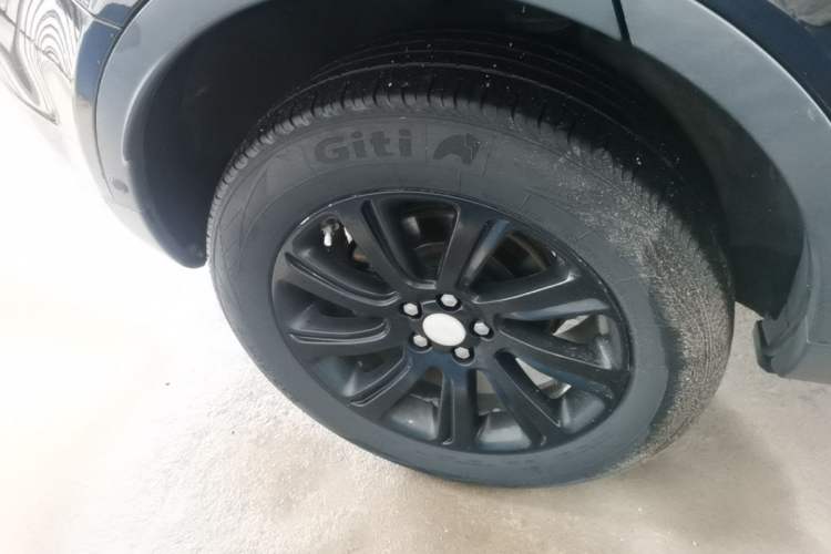Used Land Rover Discovery Sport 2018 240 PS SE Version Right Rear Wheel Hub