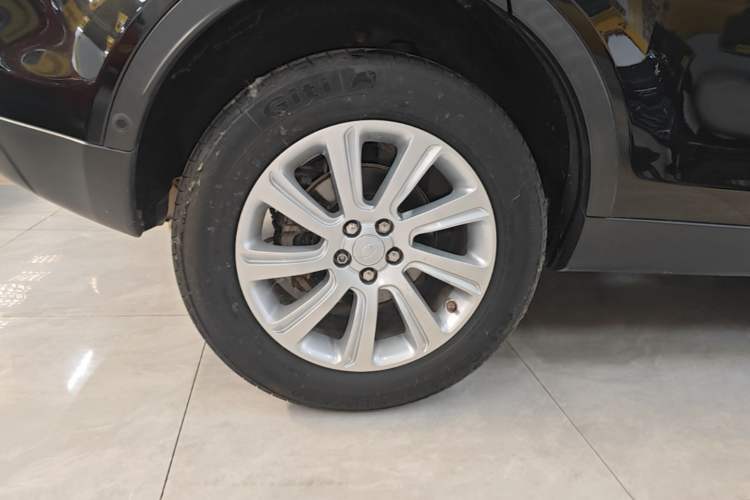 Used Land Rover Discovery Sport 2018 240 PS SE Version Right Rear Wheel Hub