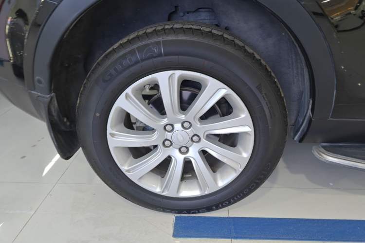 Used Land Rover Discovery Sport 2018 240 PS SE Version Right Rear Wheel Hub