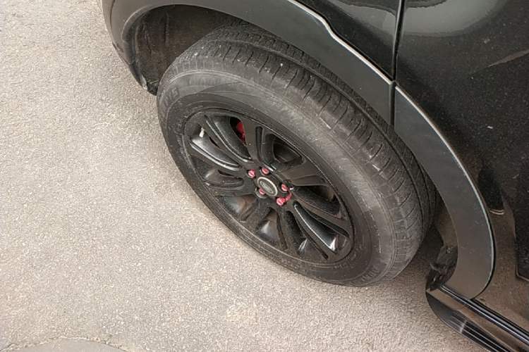 Used Land Rover Discovery Sport 2018 240 PS SE Version Right Rear Wheel Hub