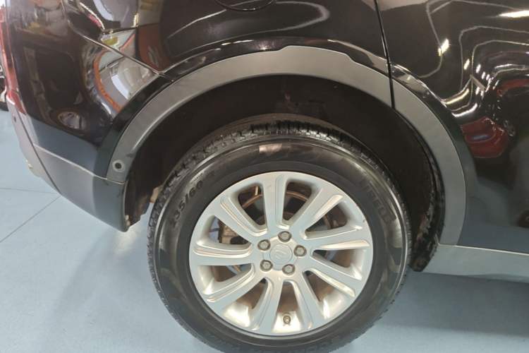 Used Land Rover Discovery Sport 2018 240 PS SE Version Right Rear Wheel Hub