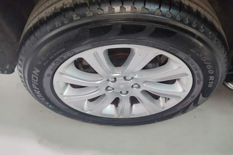 Used Land Rover Discovery Sport 2018 240 PS SE Version Right Rear Wheel Hub