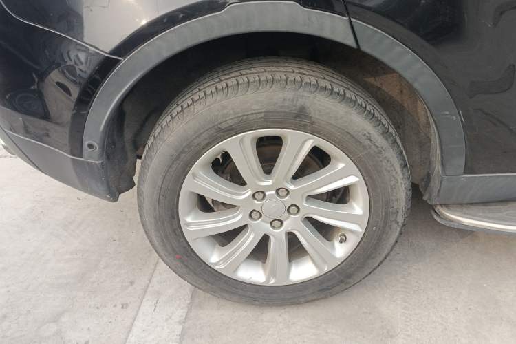 Used Land Rover Discovery Sport 2018 240 PS SE Version Right Rear Wheel Hub