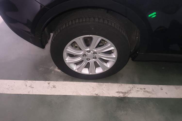 Used Land Rover Discovery Sport 2018 240 PS SE Version Right Rear Wheel Hub