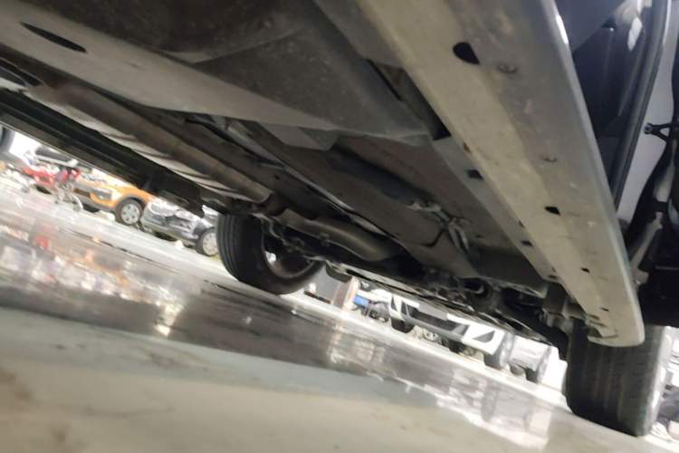 Used Land Rover Discovery Sport 2018 240 PS HSE Version Right Side Sill
