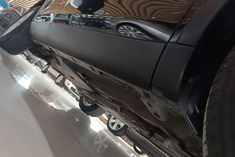 Used Land Rover Discovery Sport 2018 240 PS SE Version Right Side Sill