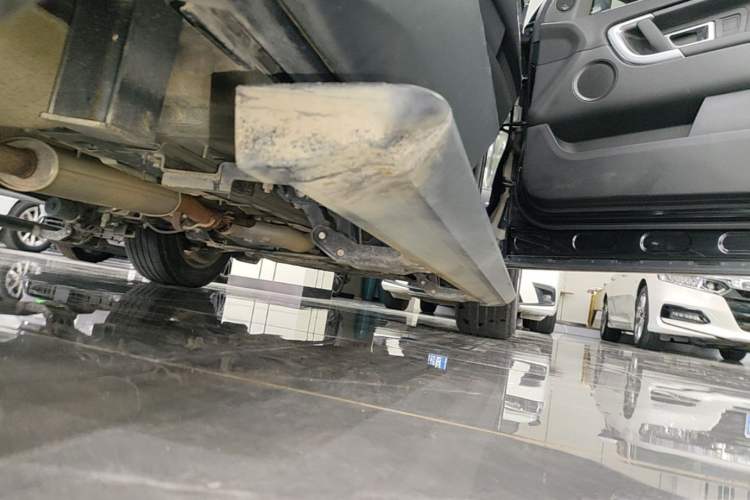 Used Land Rover Discovery Sport 2018 240 PS SE Version Right Side Sill