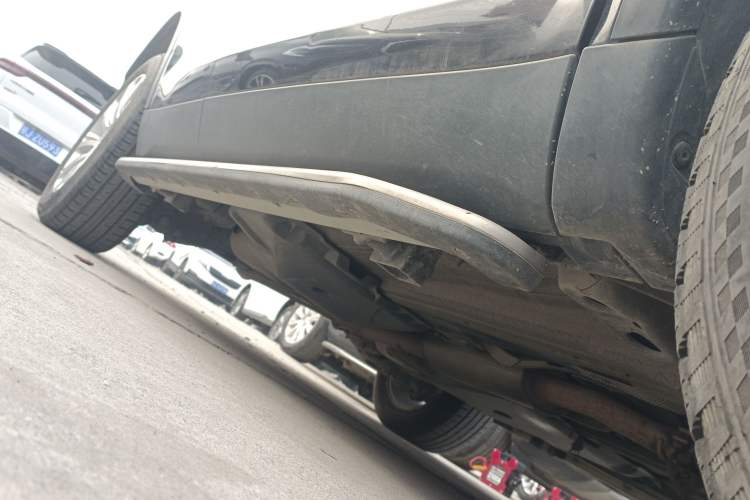 Used Land Rover Discovery Sport 2018 240 PS SE Version Right Side Sill
