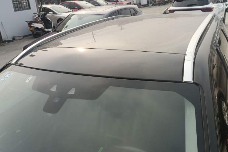 Used Land Rover Discovery Sport 2018 240 PS SE Version Roof