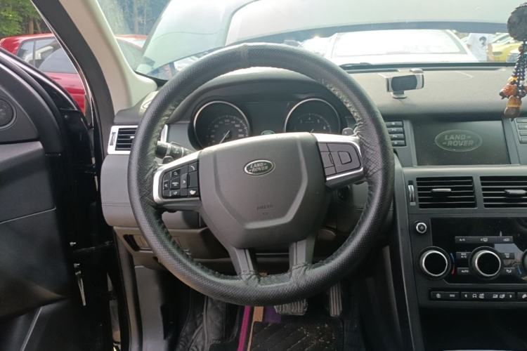 Used Land Rover Discovery Sport 2018 240 PS PURE Edition Steering Wheel