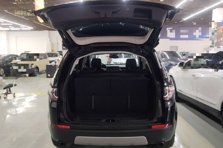Used Land Rover Discovery Sport 2018 240 PS HSE Version Trunk