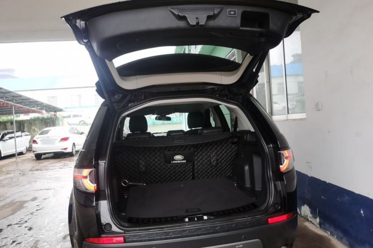Used Land Rover Discovery Sport 2018 240 PS SE Version Trunk