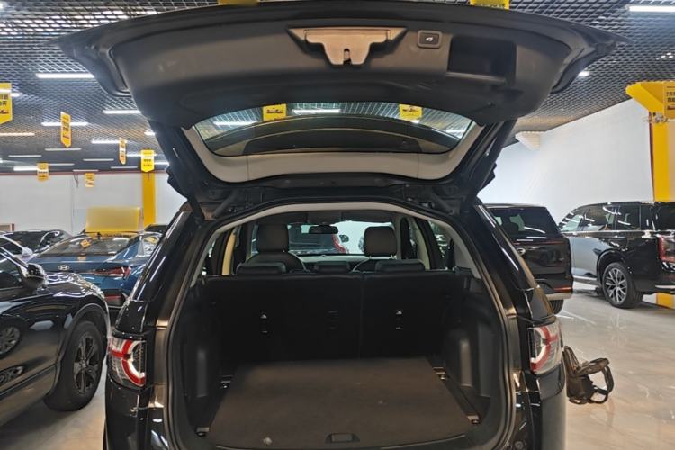 Used Land Rover Discovery Sport 2018 240 PS SE Version Trunk