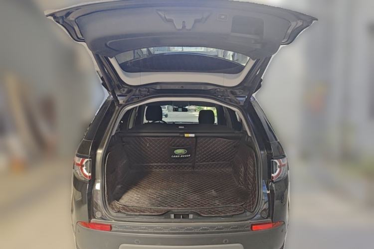 Used Land Rover Discovery Sport 2018 240 PS SE Version Trunk