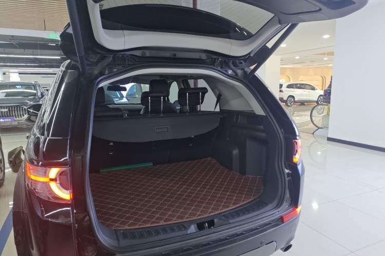 Used Land Rover Discovery Sport 2018 240 PS SE Version Trunk