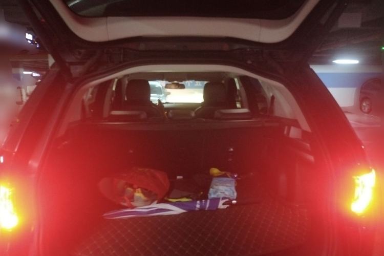 Used Land Rover Discovery Sport 2018 240 PS SE Version Trunk