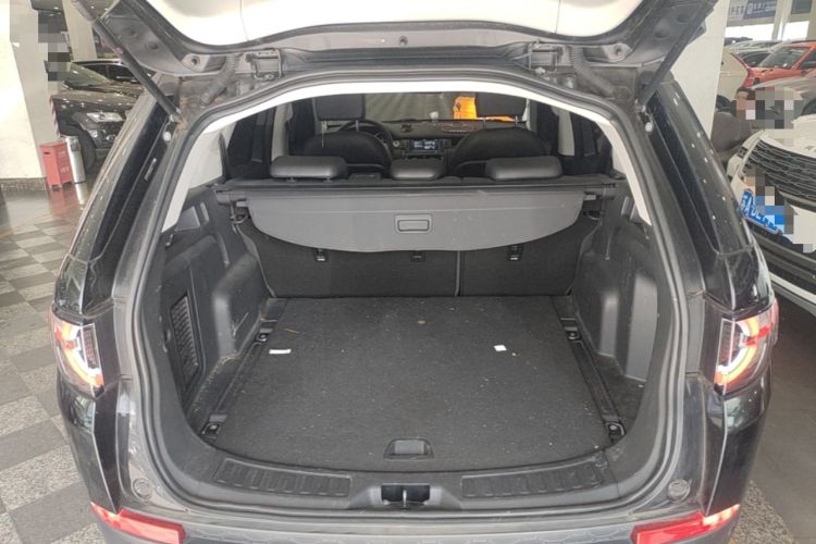 Used Land Rover Discovery Sport 2018 240 PS PURE Edition Trunk