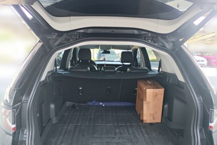 Used Land Rover Discovery Sport 2018 240 PS SE Version Trunk