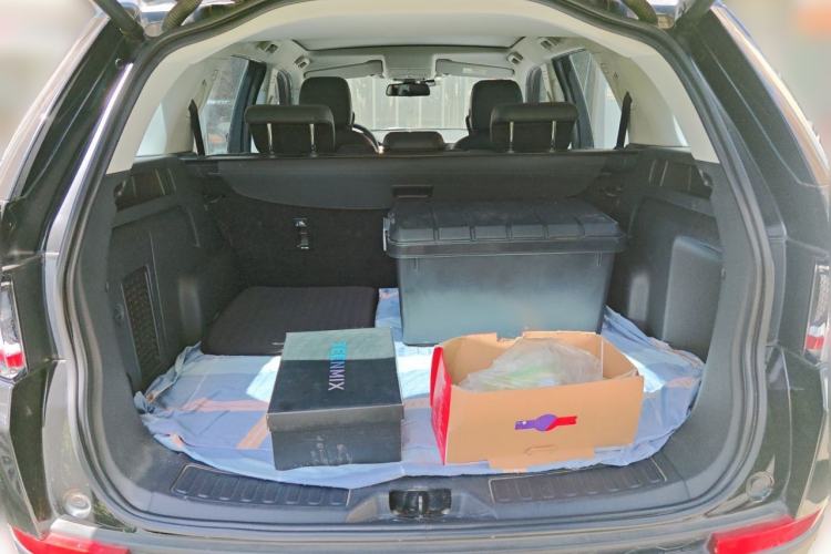 Used Land Rover Discovery Sport 2018 240 PS SE Version Trunk