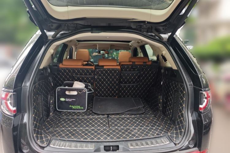 Used Land Rover Discovery Sport 2018 240 PS HSE LUXURY Edition Trunk