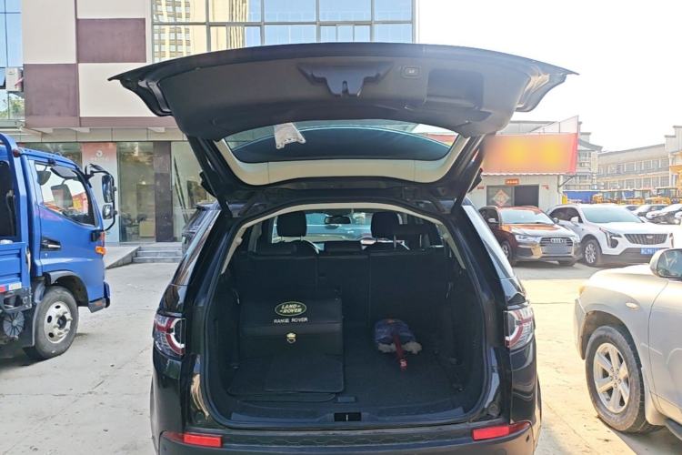 Used Land Rover Discovery Sport 2018 240 PS Zhiyue Limited Edition Trunk