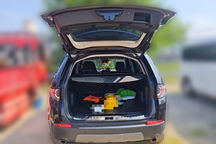 Used Land Rover Discovery Sport 2018 240 PS SE Version Trunk
