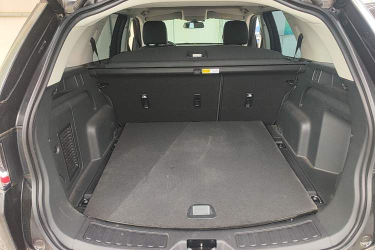 Used Land Rover Discovery Sport 2018 240 PS SE Version Trunk