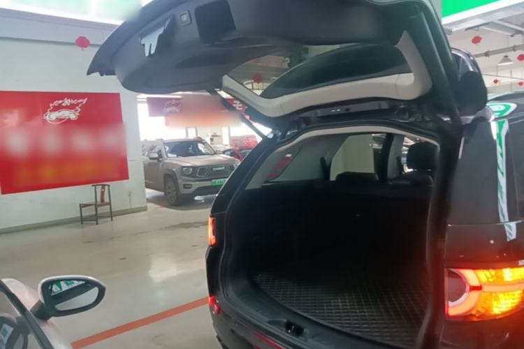 Used Land Rover Discovery Sport 2018 240 PS SE Version Trunk
