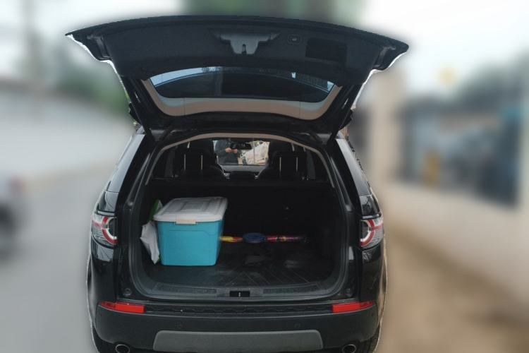 Used Land Rover Discovery Sport 2018 240 PS SE Version Trunk