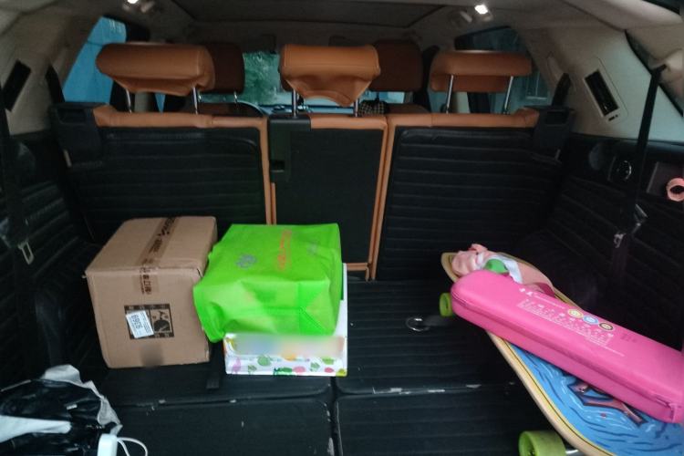 Used Land Rover Discovery Sport 2018 240 PS HSE LUXURY Edition Trunk